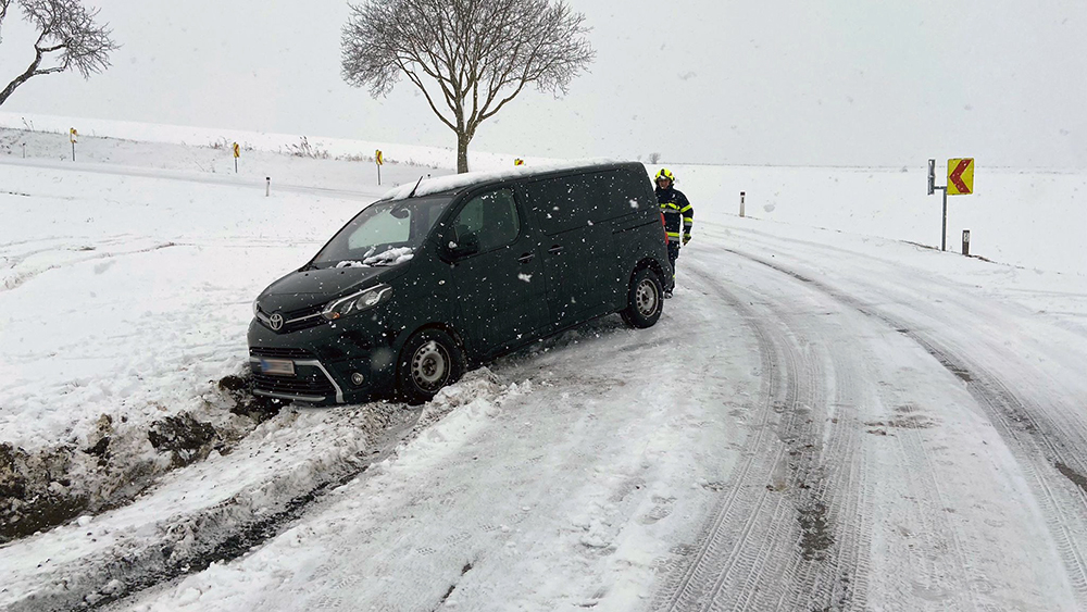 Fahrzeugbergung (T1) L34 Richtung Großebersdorf