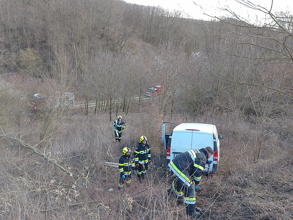 Fahrzeugbergung (T1) in Gemeindeschlucht