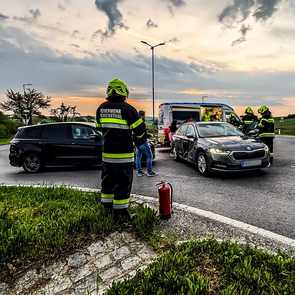 Verkehrsunfall (T1) – Kreisverkehr