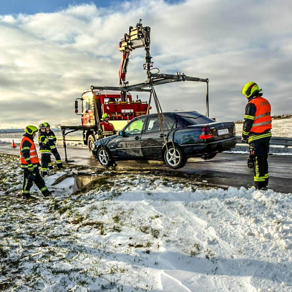 PKW-Bergung (T1) – L34 Richtung Großebersdorf